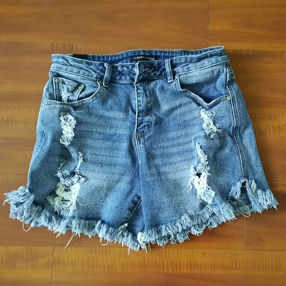 Almost Famous Jean Shorts - Picture 2 of 4
